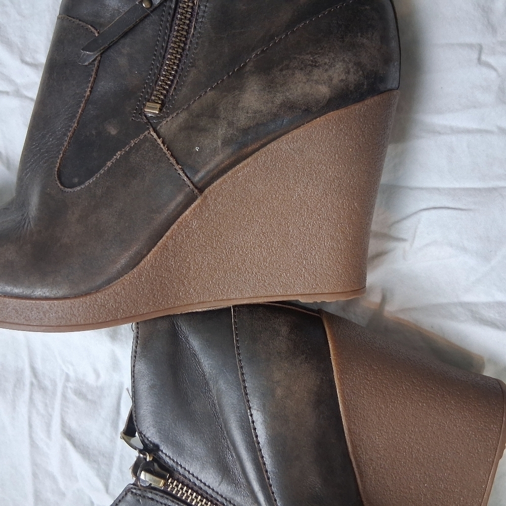Uggs Size 9 Boots Zip Up - Picture 8 of 9